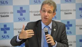 O ministro da Saúde, Arthur Chioro, disse que não haverá falta de vacina contra gripe em nenhum posto de saúde (Foto: Valter Campanato/Agência Brasil) O ministro da Saúde, Arthur Chioro, disse que não haverá falta de vacina contra gripe em nenhum posto de saúde (Foto: Valter Campanato/Agência Brasil)