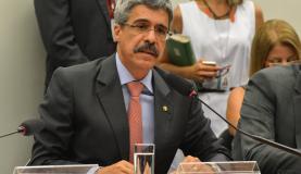 Luiz Sérgio disse que, em abril, a CPI também tomará o depoimento de Luciano Coutinho (Foto: Antonio Cruz/Agência Brasil) Luiz Sérgio disse que, em abril, a CPI também tomará o depoimento de Luciano Coutinho (Foto: Antonio Cruz/Agência Brasil)