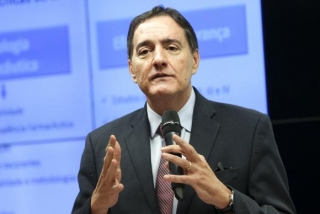 Em audiência na Câmara dos Deputados, o diretor-presidente da Anvisa, Jarbas Barbosa, se diz “defensor ferrenho†de um novo texto que regulamente as agências reguladoras (Foto: Marcelo Camargo/Agência Brasil) Em audiência na Câmara dos Deputados, o diretor-presidente da Anvisa, Jarbas Barbosa, se diz “defensor ferrenho†de um novo texto que regulamente as agências reguladoras (Foto: Marcelo Camargo/Agência Brasil)