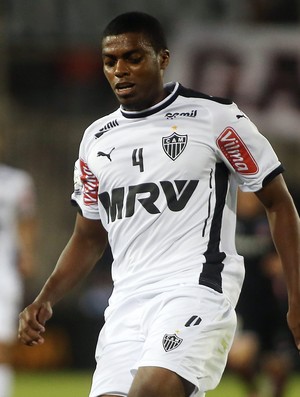 Contra o Colo-Colo, o Atlético-MG usou um uniforme provisório (Foto: Mario Ruiz/EFE) Contra o Colo-Colo, o Atlético-MG usou um uniforme provisório (Foto: Mario Ruiz/EFE)