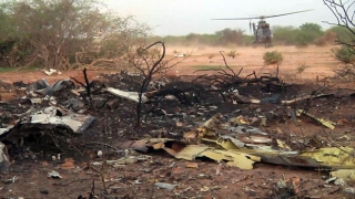 Foto do exÃ©rcito francÃªs mostra destroÃ§os de aviÃ£o que caiu no Mali (Foto: ECPAD/AP)