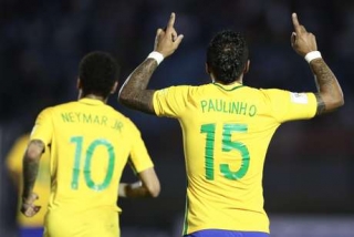 Paulinho marcou três vezes na vitória do Brasil (Foto: Pedro Martins / MoWA Press) Paulinho marcou três vezes na vitória do Brasil (Foto: Pedro Martins / MoWA Press)
