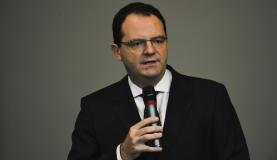 Para Nelson Barbosa, o ministério acredita que é possÃvel estabilizar o nÃvel de renda até meados do ano (Foto: Arquivo/José Cruz/Agência Brasil) Para Nelson Barbosa, o ministério acredita que é possÃvel estabilizar o nÃvel de renda até meados do ano (Foto: Arquivo/José Cruz/Agência Brasil)