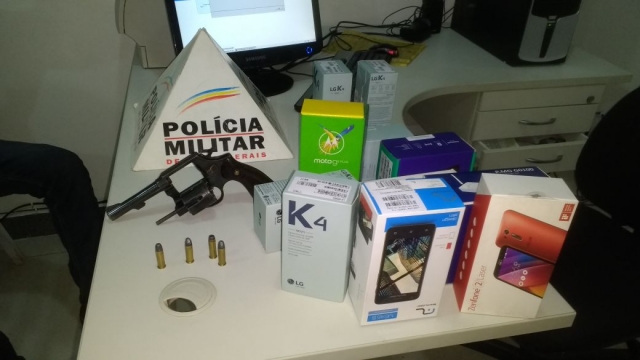Produtos foram recuperados. Divulgação: PMMG Produtos foram recuperados. Divulgação: PMMG