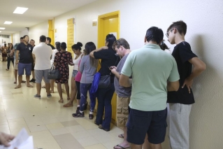 Eleitores vão às urnas no primeiro turno das eleições de 2018. (Foto: Valter Campanato/Agência Brasil) Eleitores vão às urnas no primeiro turno das eleições de 2018. (Foto: Valter Campanato/Agência Brasil)