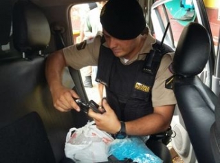 Policiais encontraram 2 revolveres (Foto: DivulgaÃ§Ã£o)