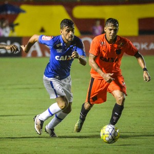 VitÃ³ria pressionou o Cruzeiro, mas time celeste foi mais eficaz na partida (Foto: EstadÃ£o ConteÃºdo)