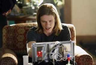 Lucas Till, de "X-Men: Apocalipse", viverá o protagonista da nova série de "MacGyver" (Foto: CBS/Divulgação) Lucas Till, de "X-Men: Apocalipse", viverá o protagonista da nova série de "MacGyver" (Foto: CBS/Divulgação)