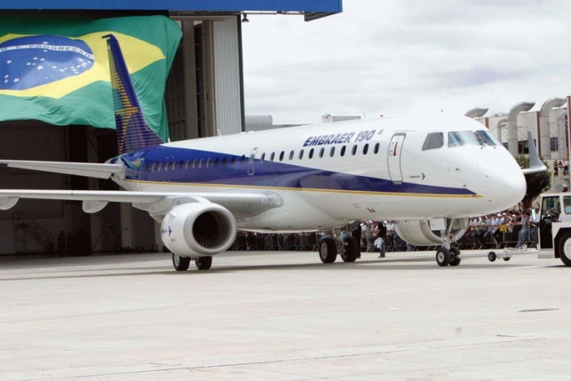 Embraer e a Boeing vão formar uma joint venture que vai abarcar todos os negócios e serviços de aviação comercial da empresa brasileira (Foto: Antonio Milena) Embraer e a Boeing vão formar uma joint venture que vai abarcar todos os negócios e serviços de aviação comercial da empresa brasileira (Foto: Antonio Milena)
