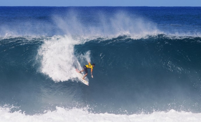 Gabriel Medina nÃ£o deu mole nos tubos de Pipeline para avanÃ§ar Ã  quarta fase (Foto: ASP)