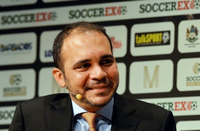 Ali bin Al Hussein anunciou nesta terça-feira que vai candidatar-se à presidência da FIFA (Foto: PAUL ELLIS/AFP) Ali bin Al Hussein anunciou nesta terça-feira que vai candidatar-se à presidência da FIFA (Foto: PAUL ELLIS/AFP)