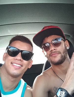 Neymar já está no Brasil curtindo o recesso de fim de ano no futebol europeu (Foto: Instagram) Neymar já está no Brasil curtindo o recesso de fim de ano no futebol europeu (Foto: Instagram)