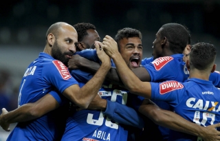 Com a classificação para as oitavas de final, Cruzeiro abafa crise (Foto: Washington Alves/Light Press) Com a classificação para as oitavas de final, Cruzeiro abafa crise (Foto: Washington Alves/Light Press)