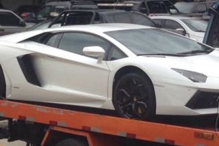Avaliado em R$ 2,8 milhões, o Lamborghini Aventador de Eike Batista está entre os cinco carros de luxo do empresário que serão leiloados (Foto: Divulgação) Avaliado em R$ 2,8 milhões, o Lamborghini Aventador de Eike Batista está entre os cinco carros de luxo do empresário que serão leiloados (Foto: Divulgação)