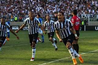 Ricardo Oliveira comemora o seu gol, durante jogo entre Atlético-MG e Cruzeiro, válido pela primeira partida da final do campeonato Mineiro, no Independência (Foto: Rodney Costa/Agência Eleven/Gazeta Press) Ricardo Oliveira comemora o seu gol, durante jogo entre Atlético-MG e Cruzeiro, válido pela primeira partida da final do campeonato Mineiro, no Independência (Foto: Rodney Costa/Agência Eleven/Gazeta Press)