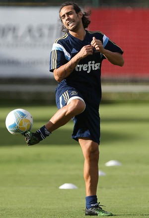 Valdivia, em treino na Academia de Futebol (Foto: Cesar Greco/Ag Palmeiras/Divulgação) Valdivia, em treino na Academia de Futebol (Foto: Cesar Greco/Ag Palmeiras/Divulgação)