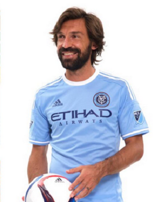 Pirlo recebe a camisa 21 no New York City FC (Foto: Reprodução/Twitter) Pirlo recebe a camisa 21 no New York City FC (Foto: Reprodução/Twitter)