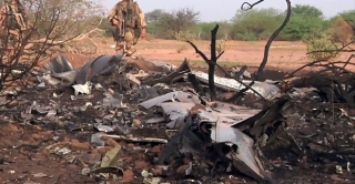 Foto divulgada pelo ExÃƒÂ©rcito da FranÃƒÂ§a mostra destroÃƒÂ§os do aviÃƒÂ£o da Air AlgÃƒÂ©rie que caiu no Mali (Foto: ECPAD/AP)