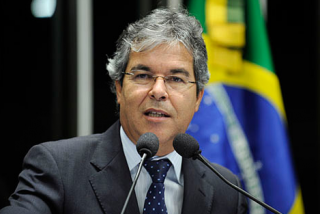 O senador Jorge Viana defendeu que o estupro se torne crime imprescritÃvel (Foto: Divulgação) O senador Jorge Viana defendeu que o estupro se torne crime imprescritÃvel (Foto: Divulgação)