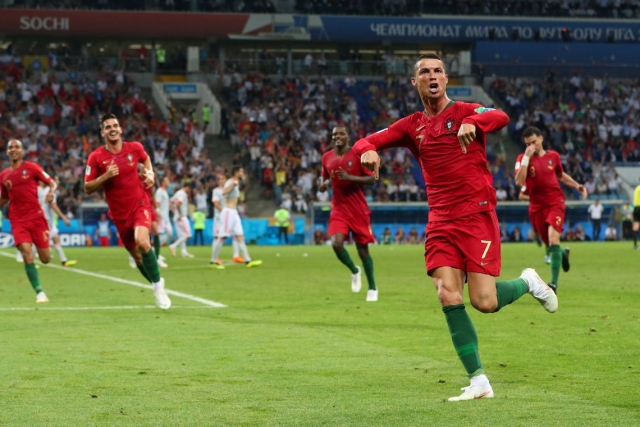 Cristiano Ronaldo marcou três gols no empata com a Espanha (Foto: Hannah McKay/Reuters) Cristiano Ronaldo marcou três gols no empata com a Espanha (Foto: Hannah McKay/Reuters)