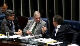 Senadores José Medeiros, Tasso Jereissati e EunÃcio Oliveira durante sessão do plenária do Senado (Foto: Wilson Dias/Agência Brasil) Senadores José Medeiros, Tasso Jereissati e EunÃcio Oliveira durante sessão do plenária do Senado (Foto: Wilson Dias/Agência Brasil)