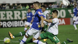 Chapecoense e Cruzeiro fizeram partida cheia de reviravoltas (Foto: AgÃªncia Estado/MÃ¡rcio Cunha)