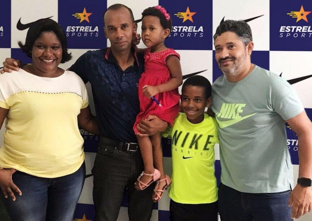 Estevão Willian é o atleta mais jovem a assinar com o Nike no Brasil (Foto: Reprodução) Estevão Willian é o atleta mais jovem a assinar com o Nike no Brasil (Foto: Reprodução)