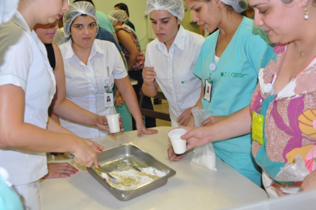 Os enfermeiros, divididos por setores, foram desafiados a preparar uma massa de bolo em 15 minutos Os enfermeiros, divididos por setores, foram desafiados a preparar uma massa de bolo em 15 minutos