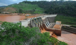 RelatÃ³rio do Ibama aponta que reservatÃ³rio de hidrelÃ©trica estÃ¡ com 10,8 milhÃµes de metros cÃºbicos de rejeitos armazenados (Foto: TÃºlio Santos/EM/D.A PRESS)