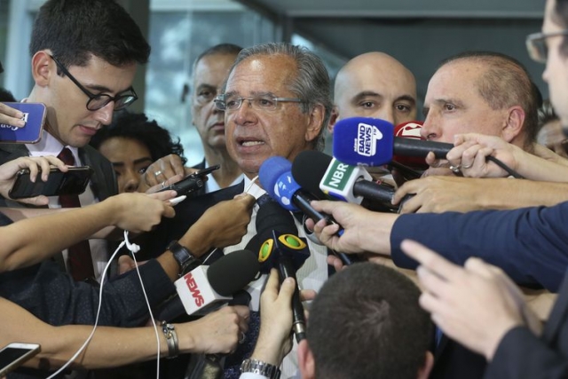 Os ministros Paulo Guedes e Onyx Lorenzoni falam sobre reforma da Previdência (Foto: Valter Campanato/Agência Brasil) Os ministros Paulo Guedes e Onyx Lorenzoni falam sobre reforma da Previdência (Foto: Valter Campanato/Agência Brasil)