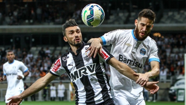 Atleticano Dátolo teve dificuldades em jogo diante do Grêmio do volante Marcelo Oliveira (Foto: Bruno Cantini/CAM) Atleticano Dátolo teve dificuldades em jogo diante do Grêmio do volante Marcelo Oliveira (Foto: Bruno Cantini/CAM)