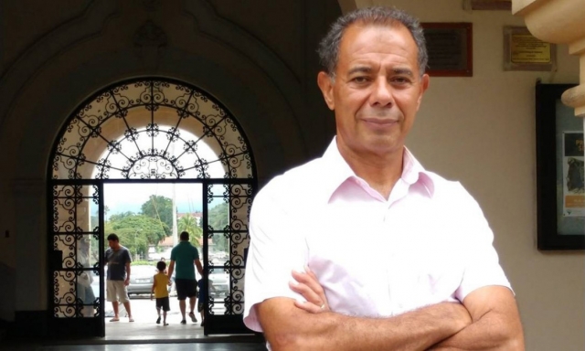 José Cláudio Souza Alves é autor do livro Dos barões ao extermÃÂnio - Uma história da violência na Baixada Fluminense (Foto: Divulgação) José Cláudio Souza Alves é autor do livro Dos barões ao extermÃÂnio - Uma história da violência na Baixada Fluminense (Foto: Divulgação)