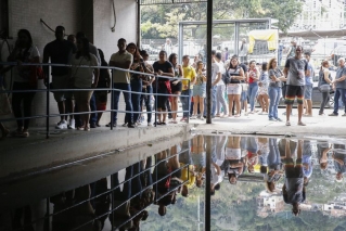 Segundo turno: eleitores de 13 estados e do Distrito Federal retornarão dia 28 aos postos de votação para escolher governadores (Foto: Tânia Rêgo/Agência Brasil) Segundo turno: eleitores de 13 estados e do Distrito Federal retornarão dia 28 aos postos de votação para escolher governadores (Foto: Tânia Rêgo/Agência Brasil)
