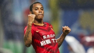 Robinho é desejo do Galo, que espera a decisão do jogador em ir ou não para o Santos (Foto: Reprodução/Sina.com) Robinho é desejo do Galo, que espera a decisão do jogador em ir ou não para o Santos (Foto: Reprodução/Sina.com)