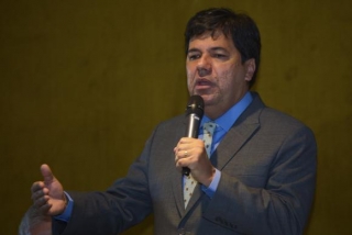 O ministro da Educação, Mendonça Filho, disse que o MEC discute um novo modelo para o Fundo de Financiamento Estudantil. A reformulação deve garantir a sustentabilidade do programa e ampliar o número de vagas ofertadas (Foto: José Cruz/Agência Brasil) O ministro da Educação, Mendonça Filho, disse que o MEC discute um novo modelo para o Fundo de Financiamento Estudantil. A reformulação deve garantir a sustentabilidade do programa e ampliar o número de vagas ofertadas (Foto: José Cruz/Agência Brasil)