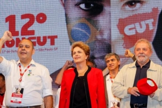 Ao discursar na abertura do 12º Congresso da CUT na noite dessa terça-feira (13), no Palácio das Convenções do Anhembi, zona Norte de São Paulo, a presidenta Dilma Rousseff criticou os que querem o seu impeachment (Foto: Roberto Stuckert Filho/Presidência da República) Ao discursar na abertura do 12º Congresso da CUT na noite dessa terça-feira (13), no Palácio das Convenções do Anhembi, zona Norte de São Paulo, a presidenta Dilma Rousseff criticou os que querem o seu impeachment (Foto: Roberto Stuckert Filho/Presidência da República)