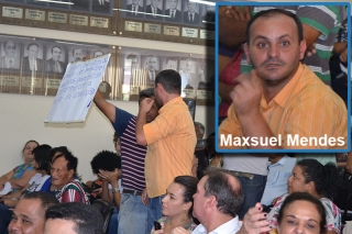 Momento em que o tesoureiro do PRB, Maxsuel Mendes, ameaça o manifestante. Momento em que o tesoureiro do PRB, Maxsuel Mendes, ameaça o manifestante.