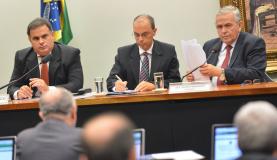 Relator e presidente da CPI do Carf os deputados JoÃ£o Carlos Bacelar (esquerda) e Pedro Fernandes (direita), respectivamente (Foto: Fabio Rodrigues Pozzebom/AgÃªncia Brasil)