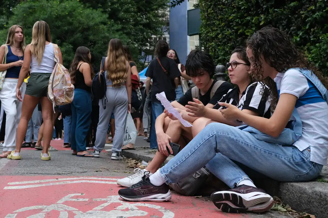 Enem: candidatos afetados por problemas logísticos ou doenças podem pedir reaplicação
