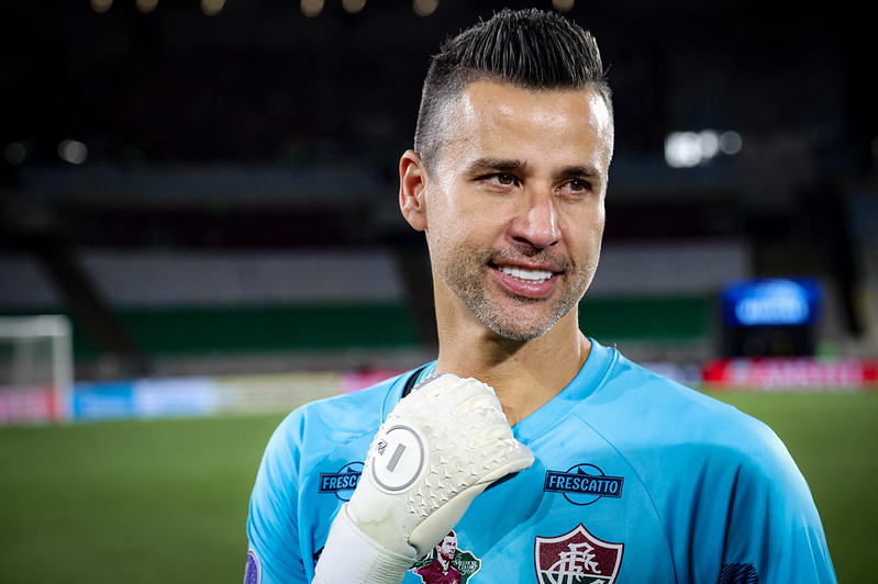 Fábio se torna o jogador com mais partidas na história do futebol mundial