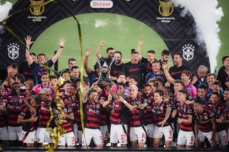 Flamengo vence o Ceará no Maracanã e conquista o Campeonato Brasileiro de 2025