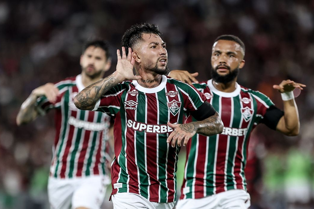 Fluminense supera o Flamengo por 2 a 1 e pressiona a liderança rubro-negra no Brasileirão