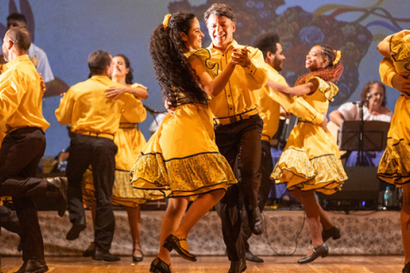Grupo Aruanda celebra o folclore brasileiro no Teatro Francisco Nunes nesta sexta (8)