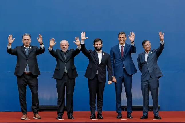 Lula e líderes internacionais convocam instituições para defender a democracia