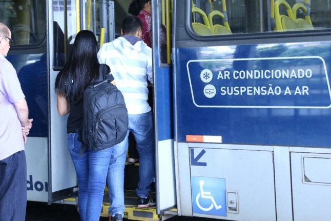 Gratuidade nos ônibus das linhas em favelas em BH passa a ser lei