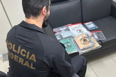 PF desarticula quadrilha que contrabandeava imigrantes com falsos contratos esportivos