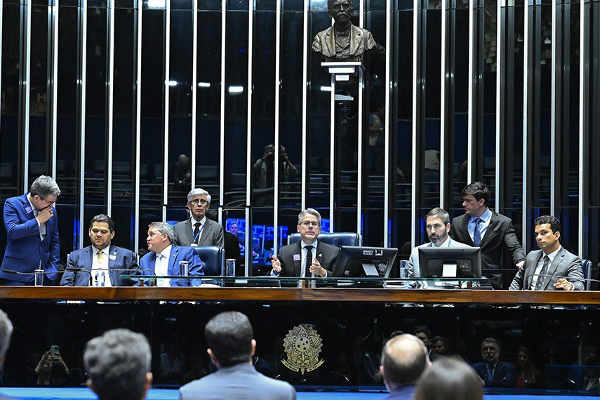 Senado aprova PL que cria regras para proteção de crianças e adolescentes em ambientes digitais