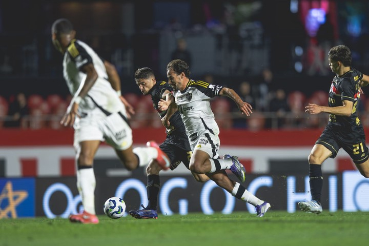 Atlético poupa titulares, é dominado e perde para o São Paulo no Morumbi