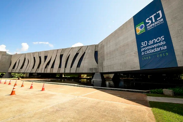 STJ autoriza faculdade a cobrar mensalidade maior de alunos calouros