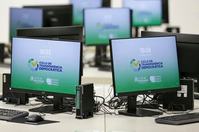 Eleições 2024: PF e universidade fazem teste em urnas eletrônicas